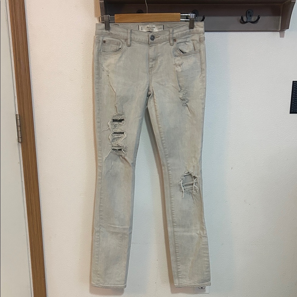 Abercrombie & Fitch Light Wash Distressed Skinny Jeans size 5 w27